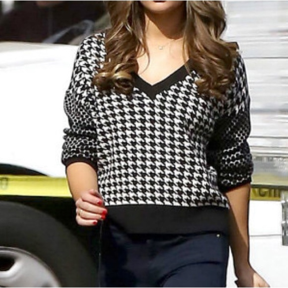 Mason long sleeve V neck houndstooth wool blend sweater‎ black white cropped